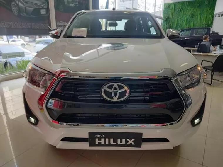 Toyota Hilux Branco 6
