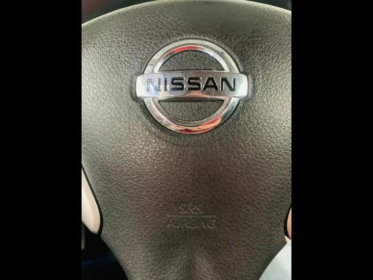 Nissan Versa Branco 8