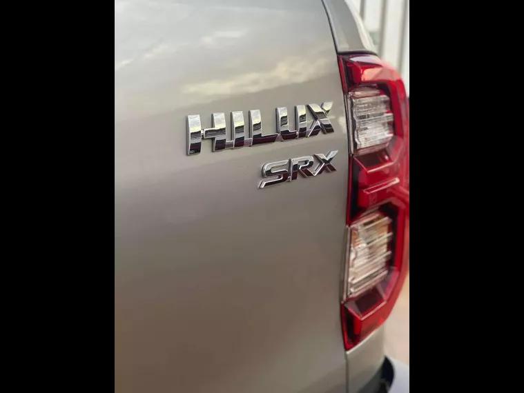 Toyota Hilux Prata 13