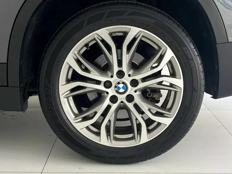 BMW X1 Cinza 16