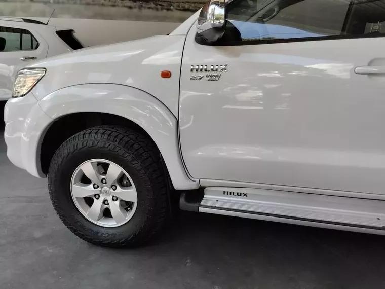 Toyota Hilux Branco 13